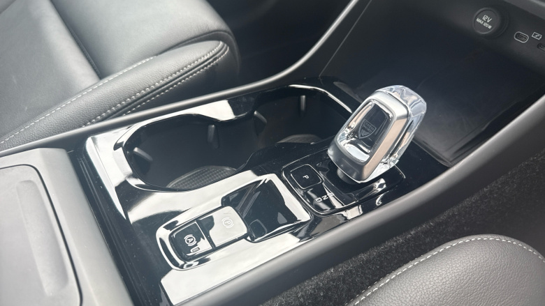 Volvo XC40 2.0 B3P Ultra Dark 5dr Auto Petrol Estate